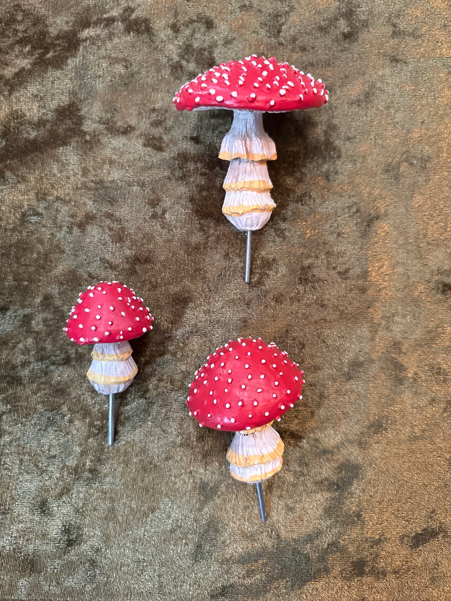 Amanita Mushroom Plant Stakes – Whimsical Glow-in-the-Dark Garden Decor