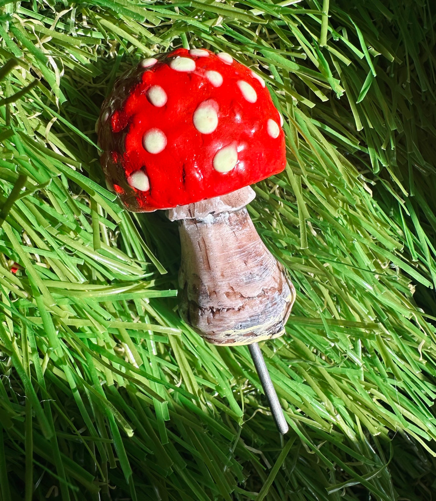 Amanita Mushroom Plant Stakes – Whimsical Glow-in-the-Dark Garden Decor