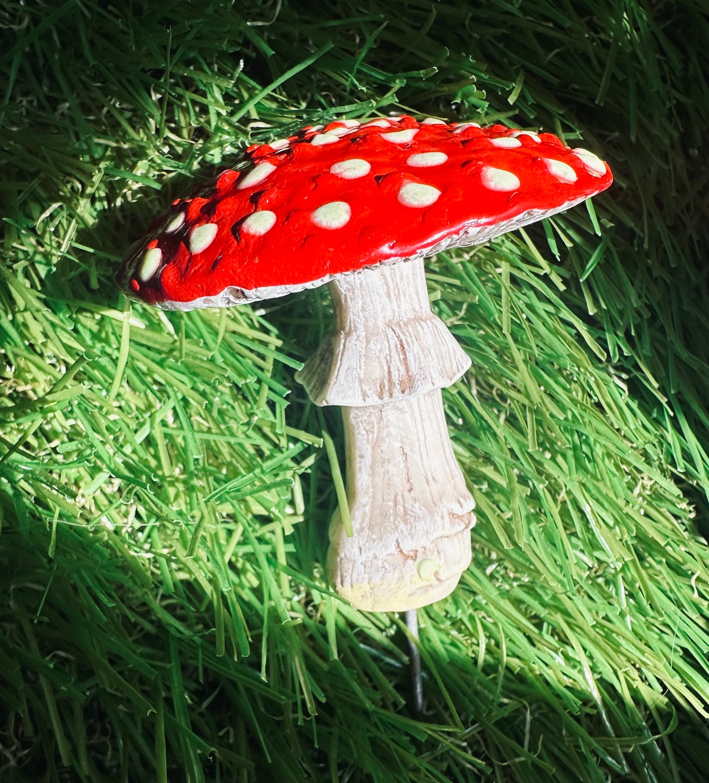 Amanita Mushroom Plant Stakes – Whimsical Glow-in-the-Dark Garden Decor