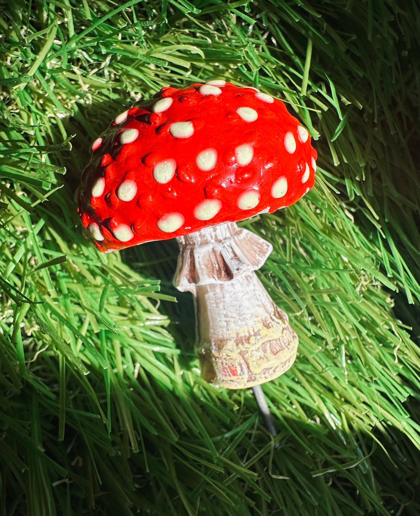 Amanita Mushroom Plant Stakes – Whimsical Glow-in-the-Dark Garden Decor