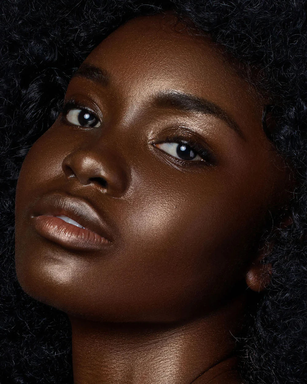 Coming Soon! Full-Face Serum Illuminator - Glowing Creature - Lustrous Champagne