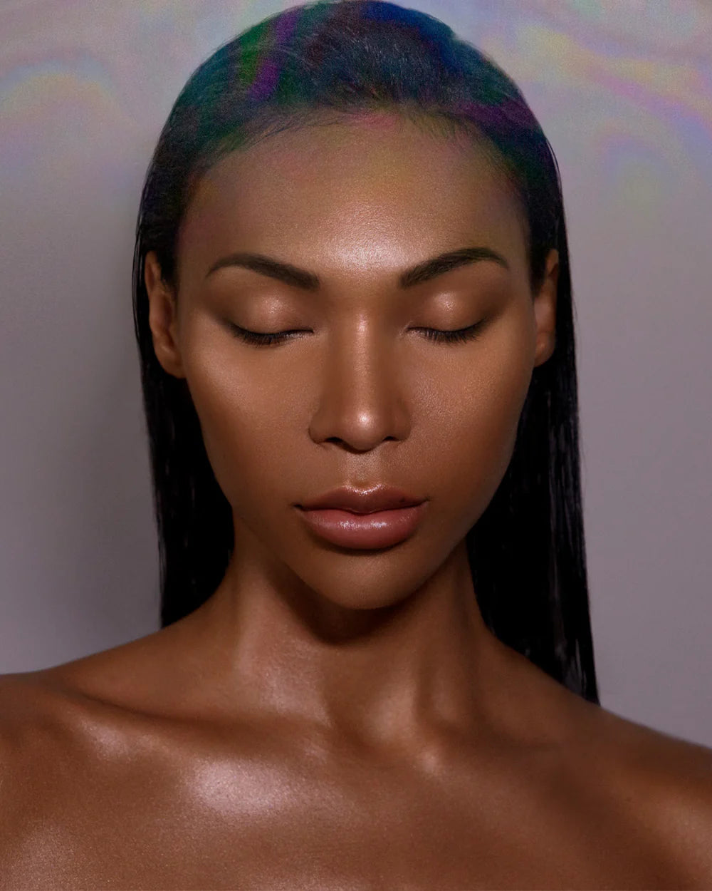 Coming Soon! Full-Face Serum Illuminator - Glowing Creature - Lustrous Champagne