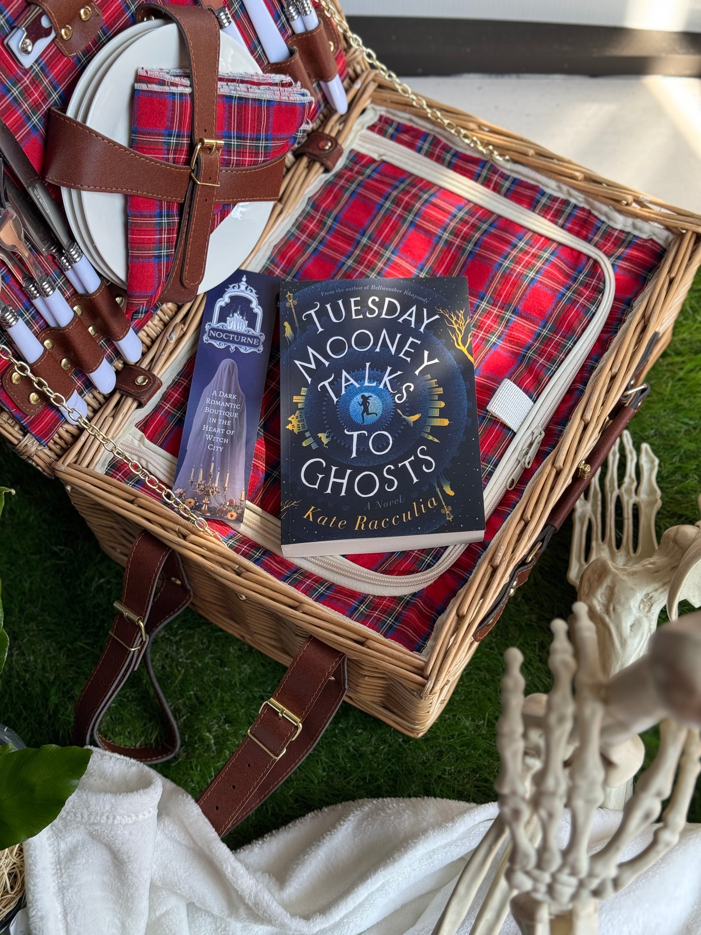 Tuesday Mooney Talks to Ghosts by Kate Racculia (Paperback)
