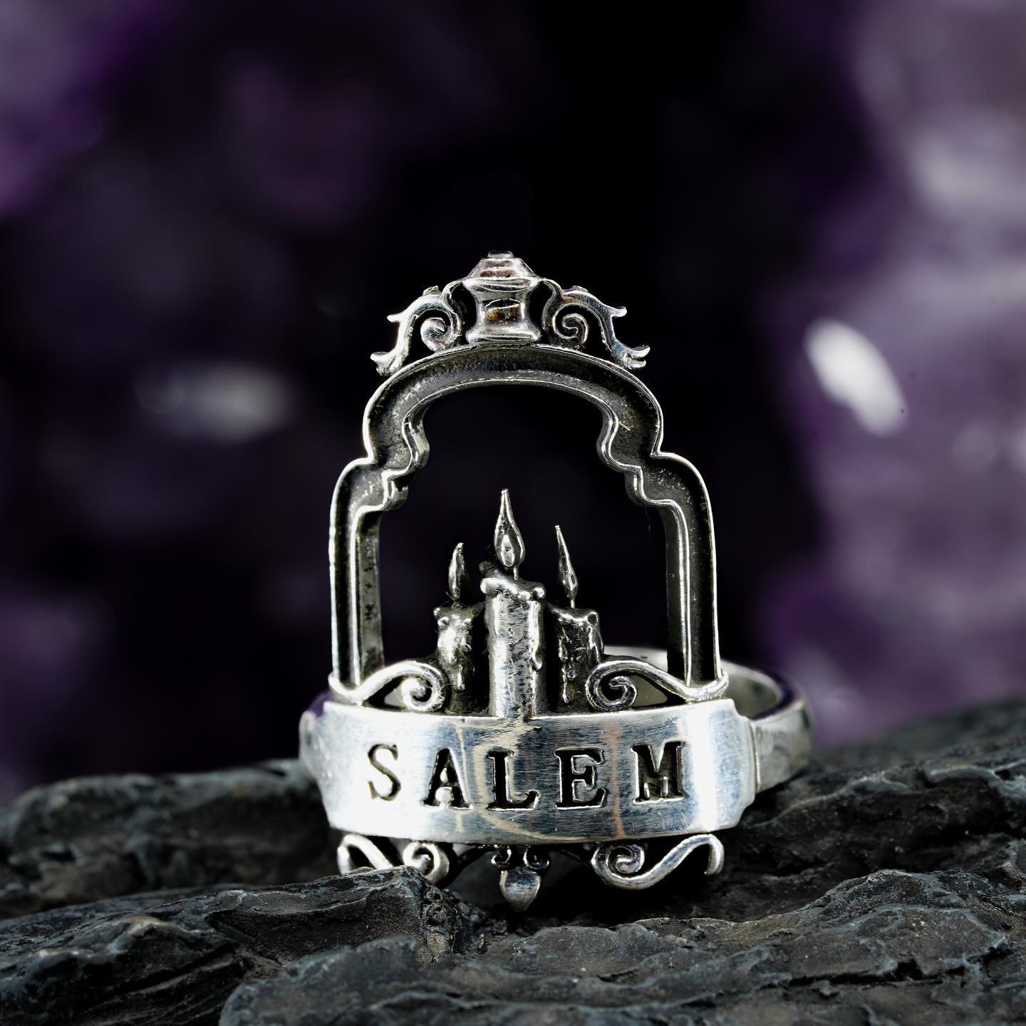 🕯️ The Nocturne Salem Lantern Ring