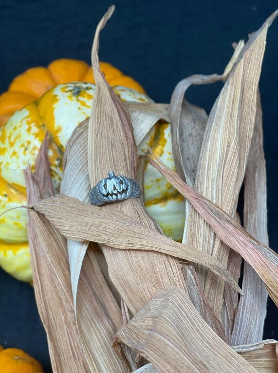 Classic Jack-O Pumpkin Ring by Uneven Creations
