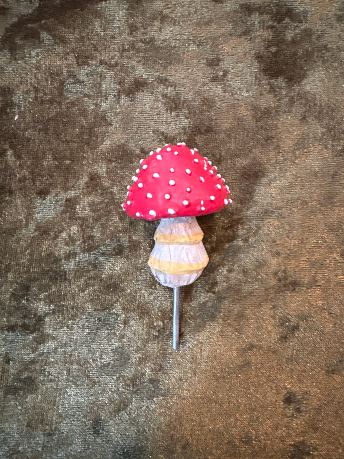Amanita Mushroom Plant Stakes – Whimsical Glow-in-the-Dark Garden Decor