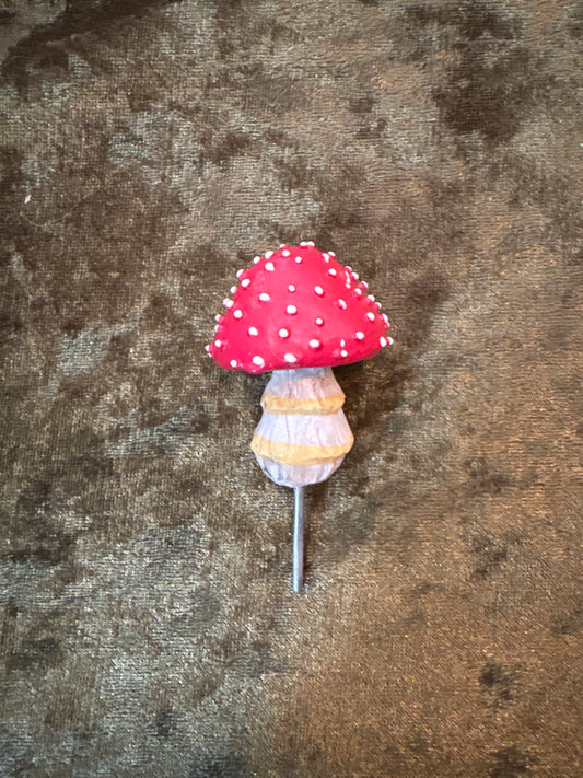 Amanita Mushroom Plant Stakes – Whimsical Glow-in-the-Dark Garden Decor