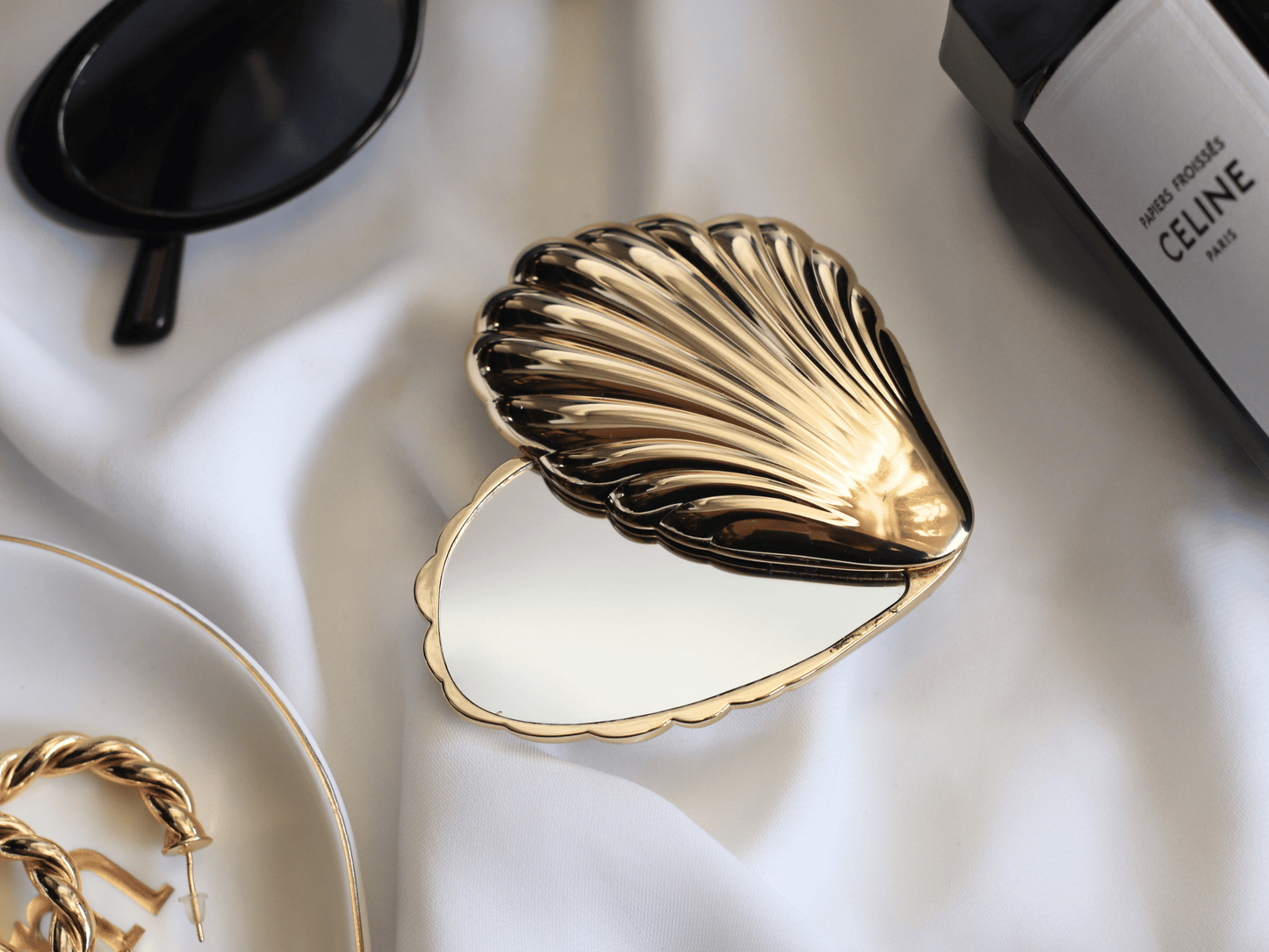Venus Seashell Handheld Compact Mirror