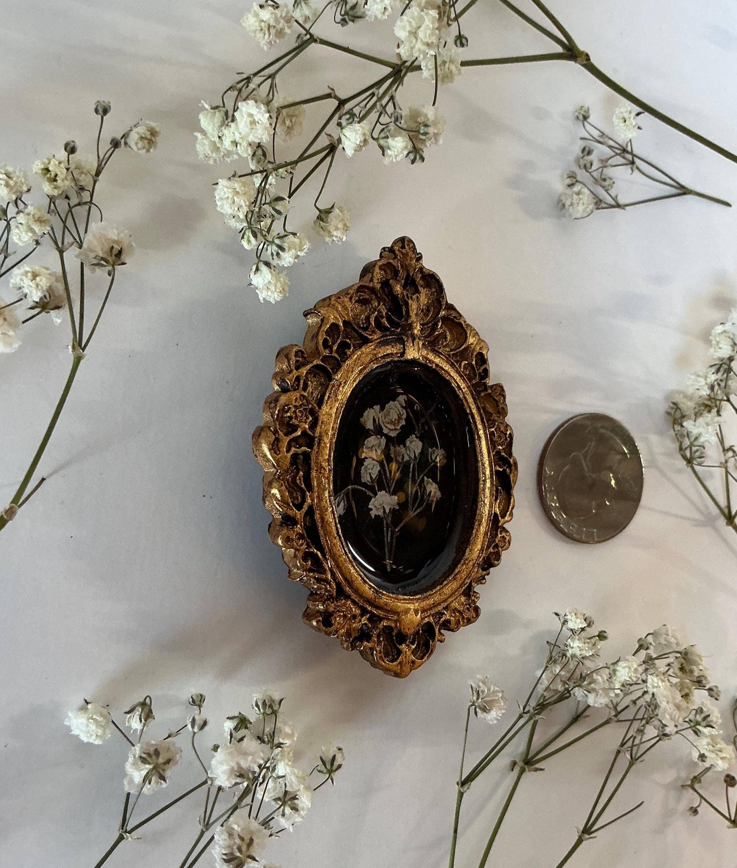 Resin Hair Clip - Baby's Breath - in Antique Ornate Frame