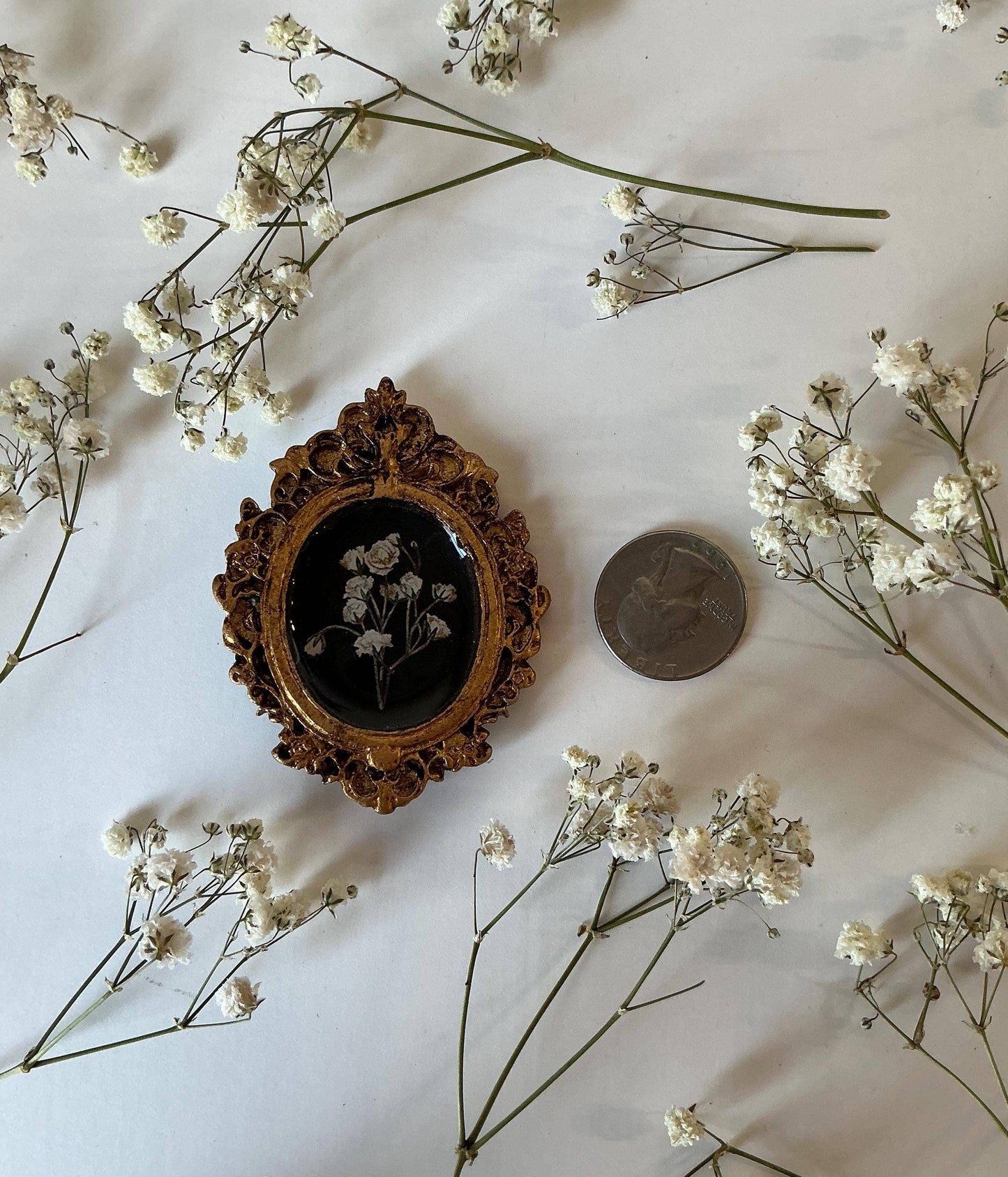 Resin Hair Clip - Baby's Breath - in Antique Ornate Frame