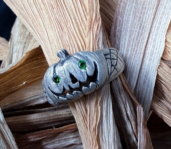 Jack-o-Lantern Pumpkin Ring with Gemstone Eyes