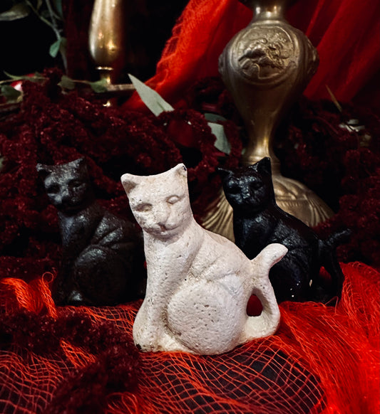 Mini Cast Iron Protective Cats