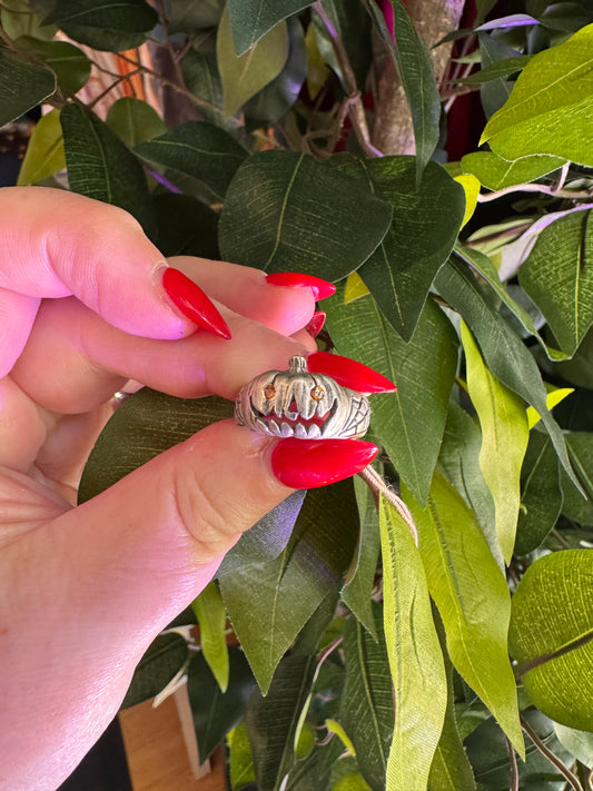 Classic Jack-o-Lantern Pumpkin Ring with Green Peridot Eyes