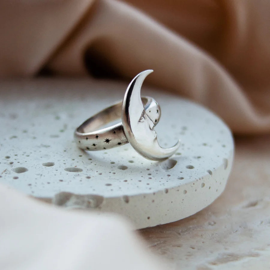 Nocturne Vintage Crescent Moon Ring