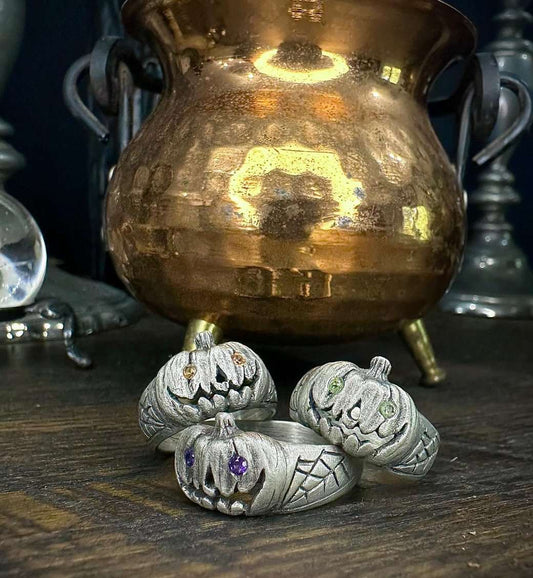 Classic Jack-o-Lantern Pumpkin Ring with Peridot Eyes! - Nocturne LLC