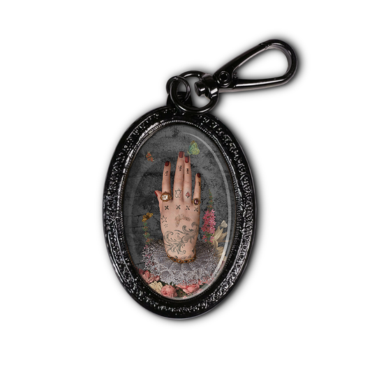 Mano Poderosa Black Keychain by Voglio Bene