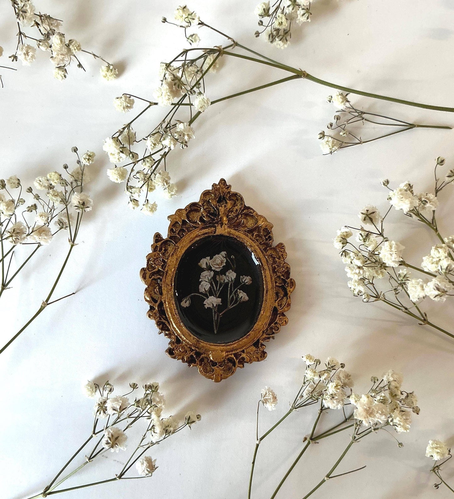 Resin Hair Clip - Baby's Breath - in Antique Ornate Frame