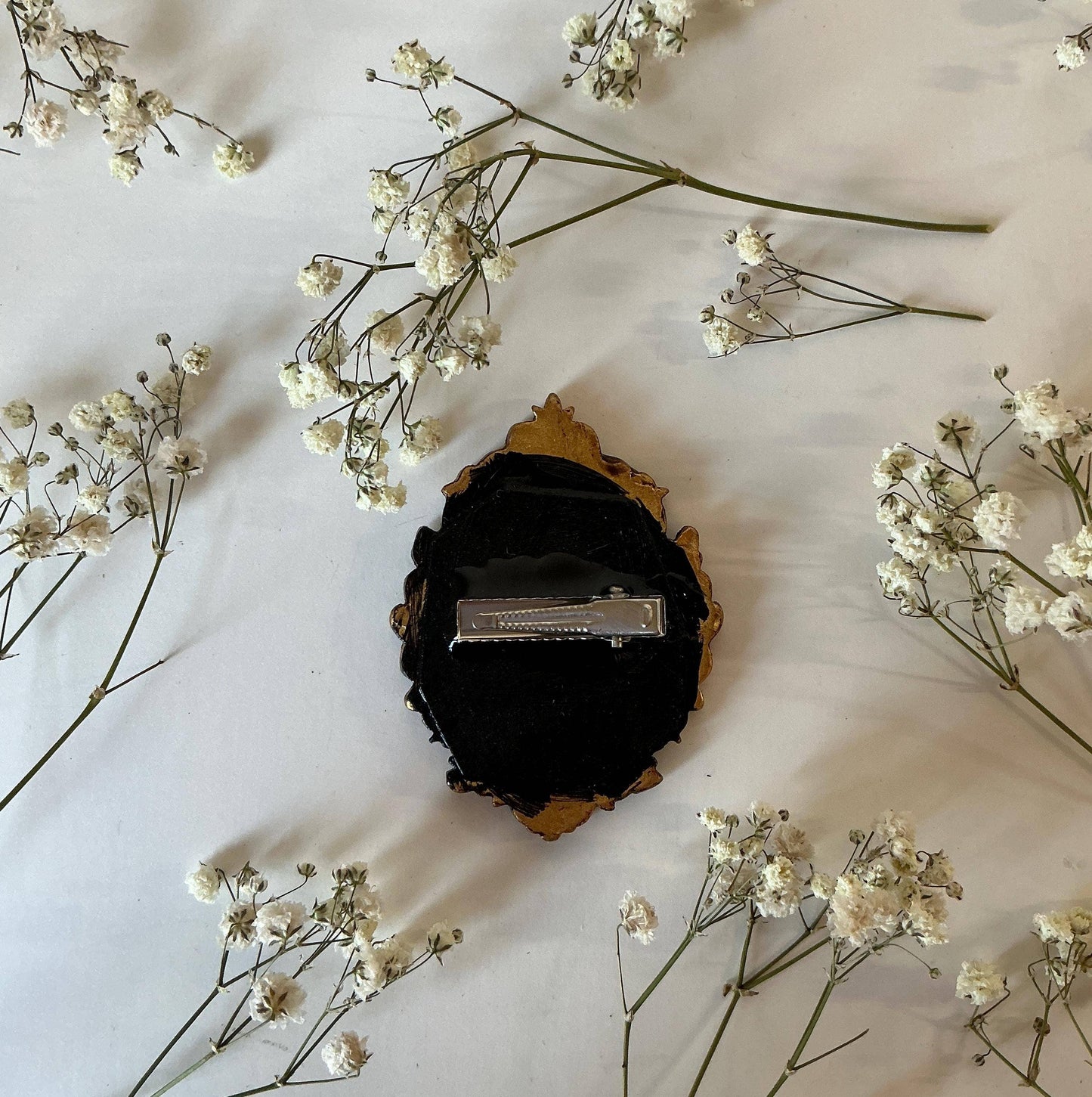 Resin Hair Clip - Baby's Breath - in Antique Ornate Frame