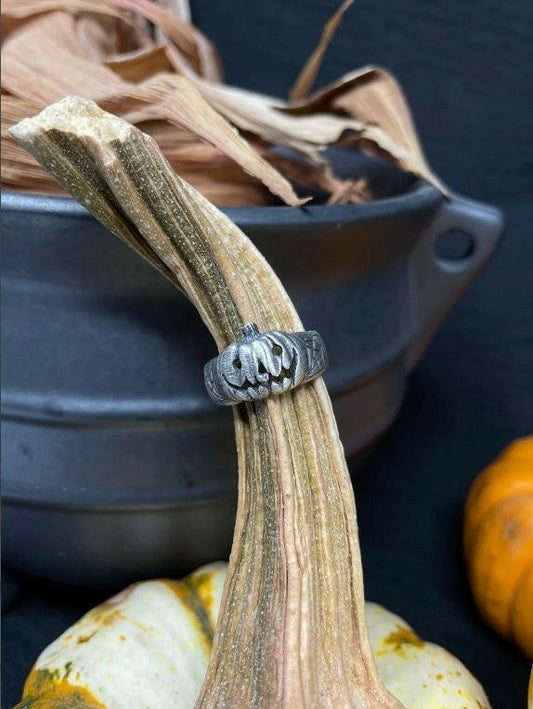 Classic Jack-O Pumpkin Ring by Uneven Creations
