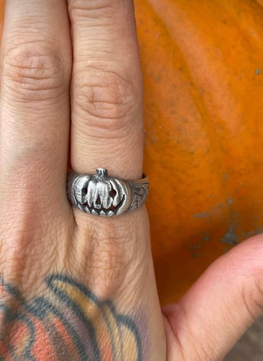 Classic Jack-O Pumpkin Ring by Uneven Creations