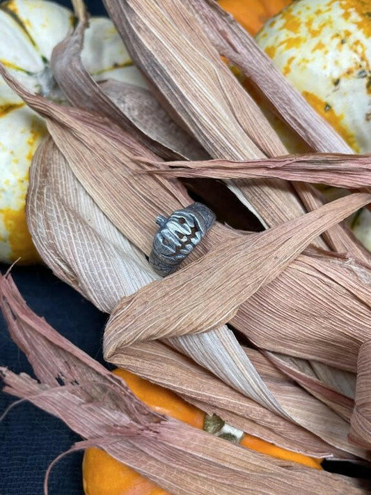 Classic Jack-o-Lantern Pumpkin Ring by Uneven Creations